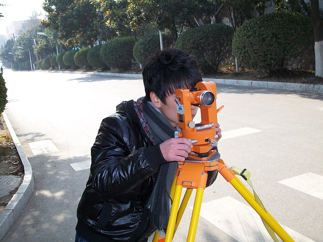 land surveyor